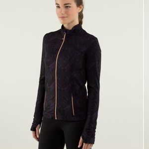 Lululemon Forme Jacket I| Baroque
Textured Deep Zinfandel Purple Size 4